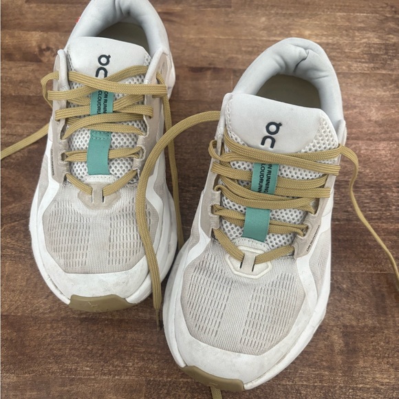 On Running Shoes - On Running White and Green Sneakers